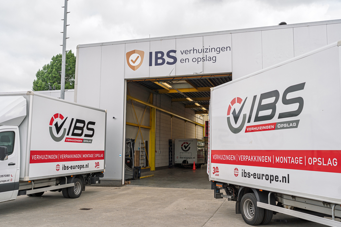 pand IBS Verhuizingen en Opslag met verhuiswagens