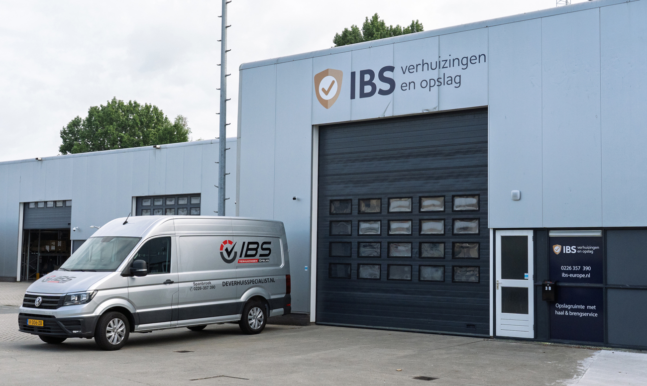 pand IBS Verhuizingen en Opslag met verhuisbus